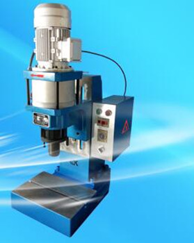 液壓鉚接機的模具有多少個？ 