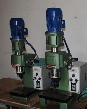 南京廠家怎么選擇合適的氣壓鉚接機？