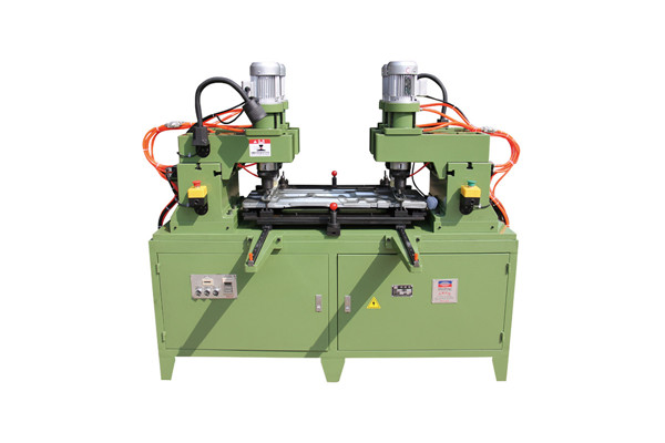 常州四頭氣動鉚接機